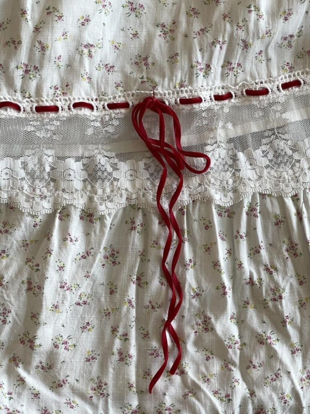 LACEMADE BEAUTIFUL COTTON MAXI ADORNED WITH LACE TRIM AND RED VELVET DETAILS OS - Picture 14 of 16